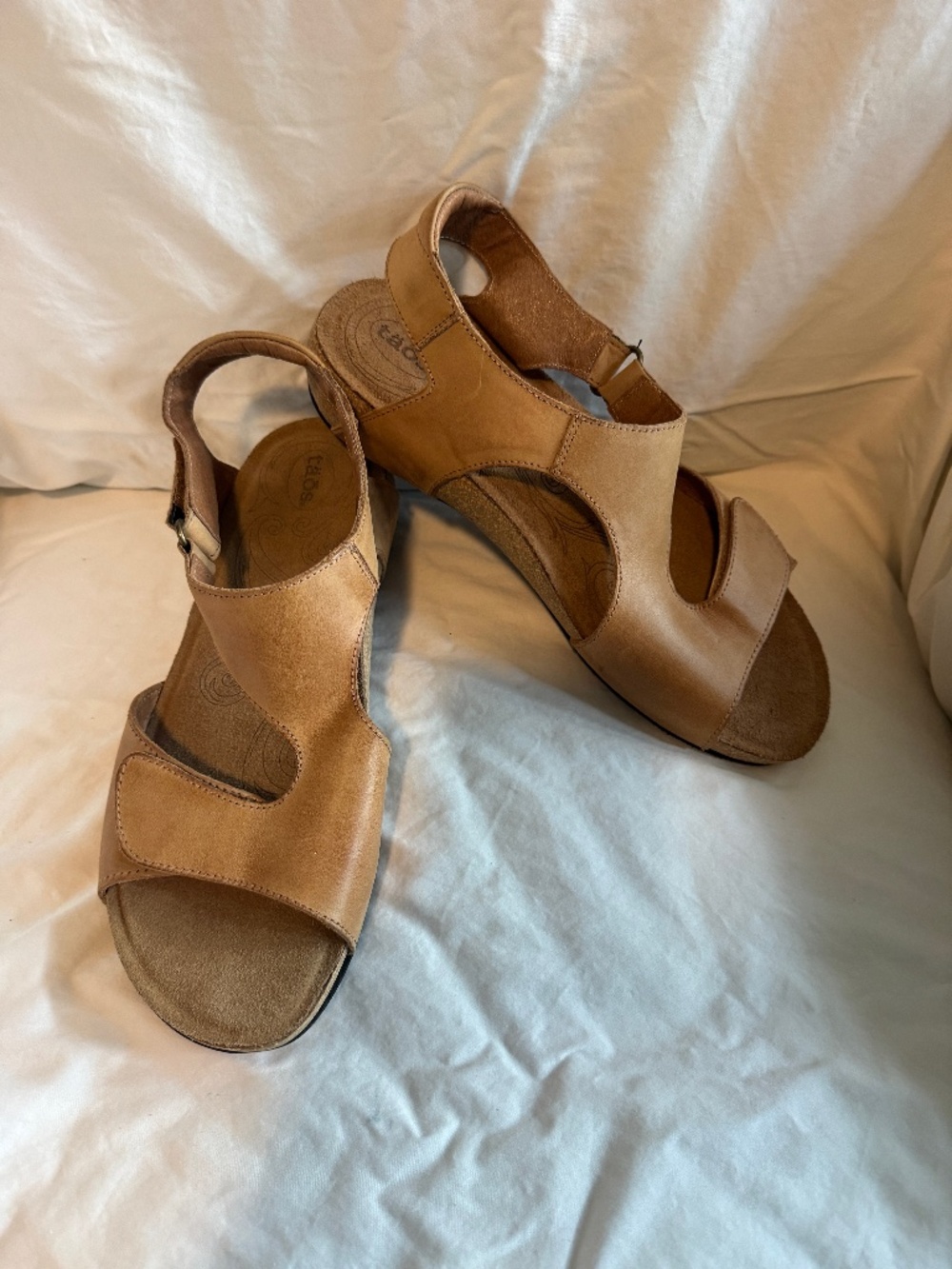 TAOS - "SERENE" LEATHER WEDGE SANDALS - SIZE 41